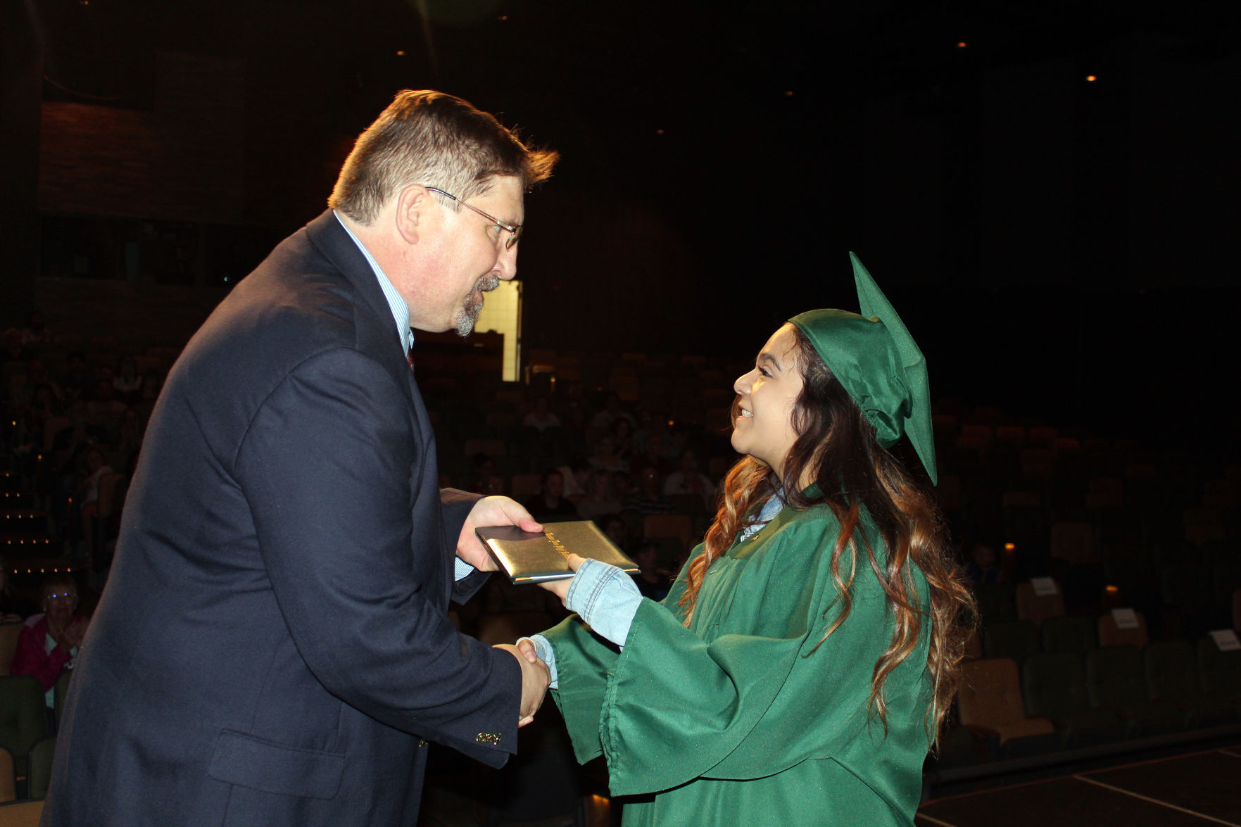 060419-ctzn-news-dsl-grad011.jpg